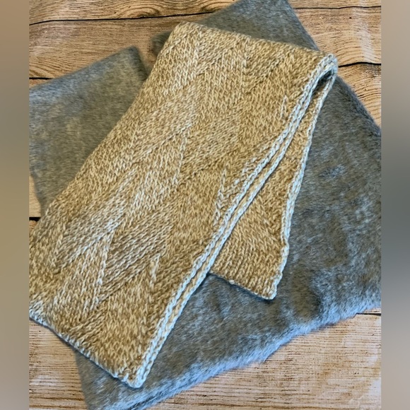 Black Rivet Knit Scarf - Picture 4 of 9